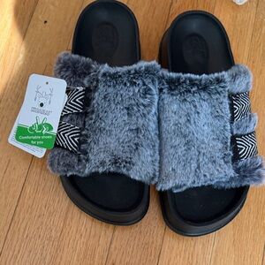 NWT Gray Fuzzy Slide Sandals